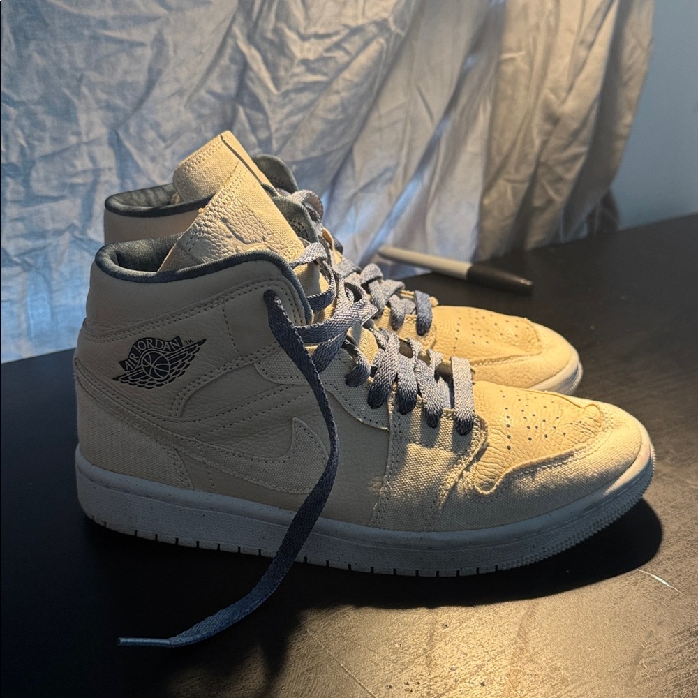 Women's Nike Air Jordan 1 Mid SE Sanddrift Shoes Size 7 White Navy Lightweight